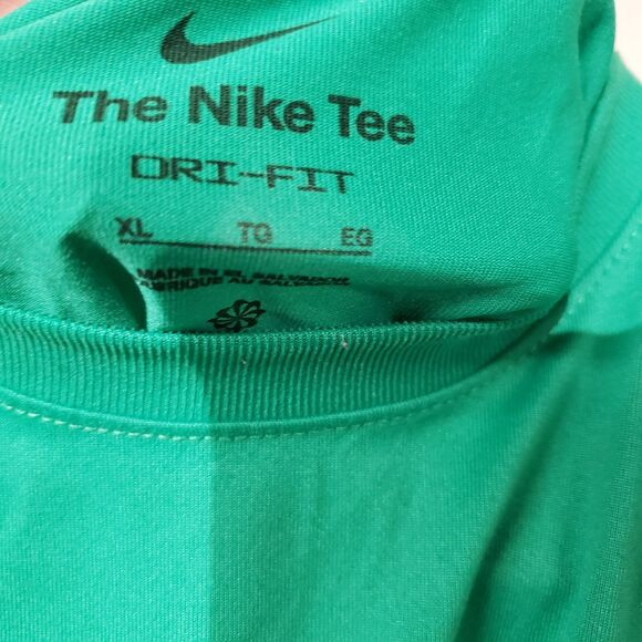 Nike Youth Lot - Size XL (4 Pieces) T Shirt, Cargo Joggers, Gym Shorts, Hoodie - Picture 12 of 16